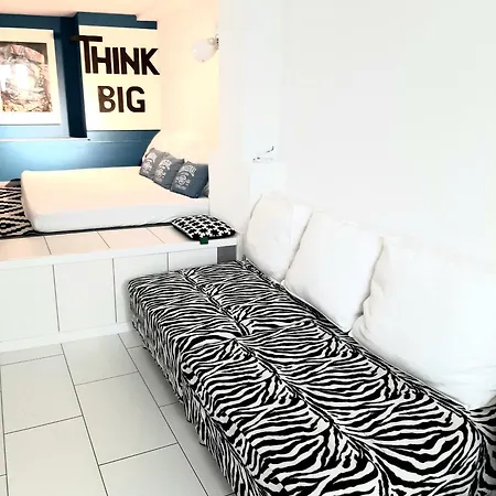 House Of Art Apartment *