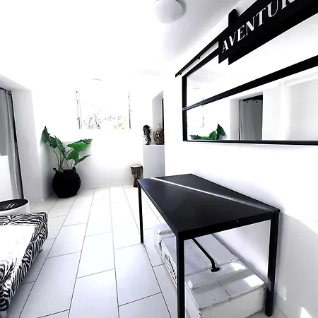 House Of Art Apartment Nin