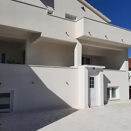 House Of Art Apartment *