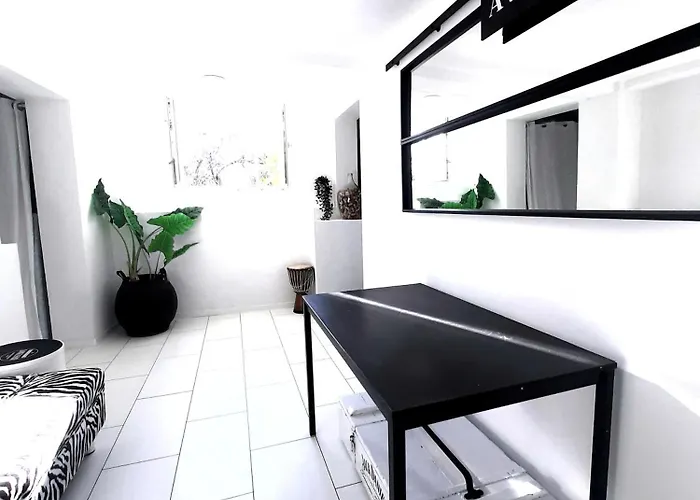 House Of Art Apartment Nin