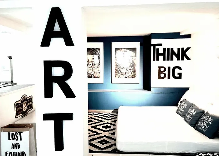 Apartment House Of Art Nin